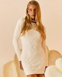 Vestido Feminino Bordado Branco – Elegância Floral para Ocasiões Especiais